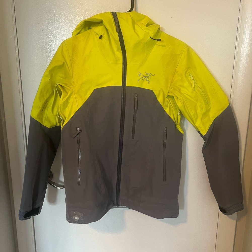 Arcteryx Women's Shashka Jacket Small, Electric Ecstacy